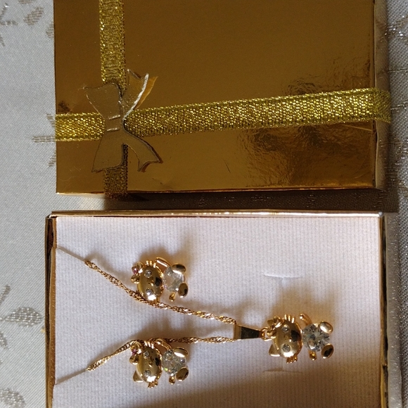 Kitty Necklace/pendant, earrings set. NWOT - Picture 6 of 7